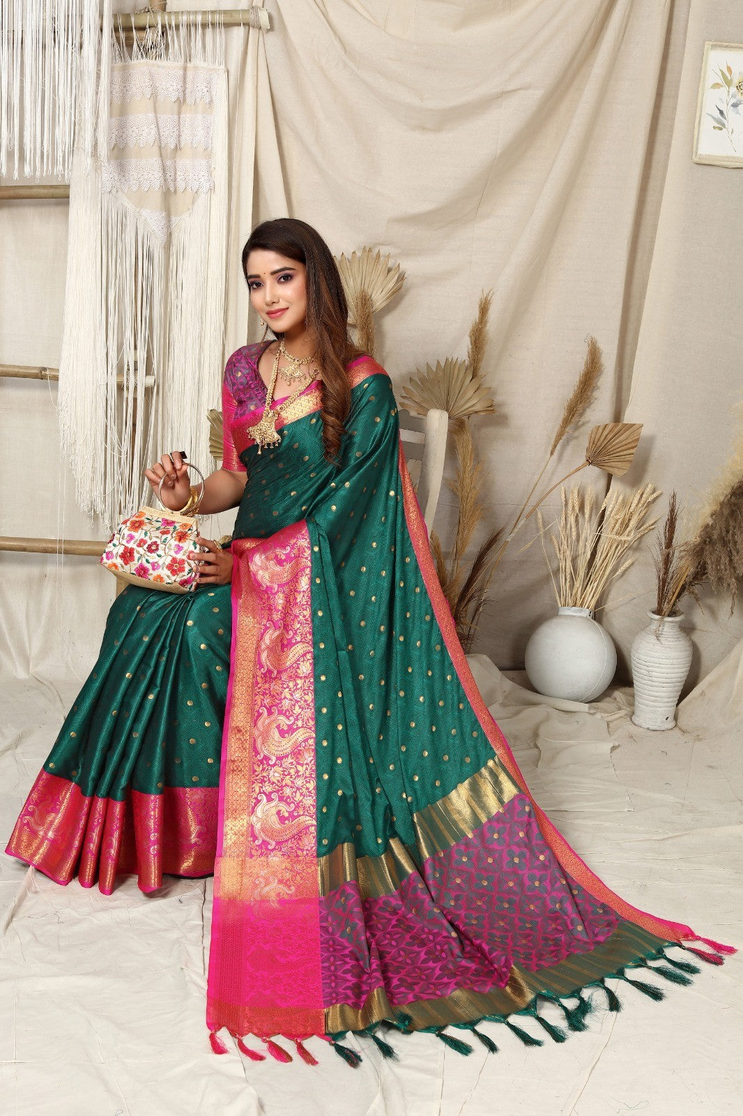 Green Colour Aura Rich Pallu designer silk Saree For Women's