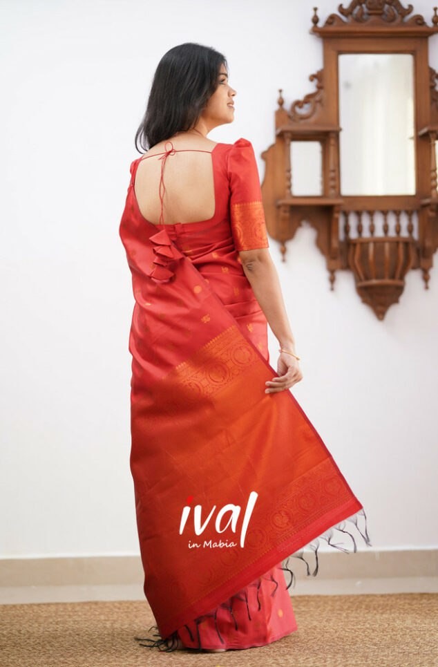 Stylish And Attractive Red Colour Rich Pallu Saree For Women