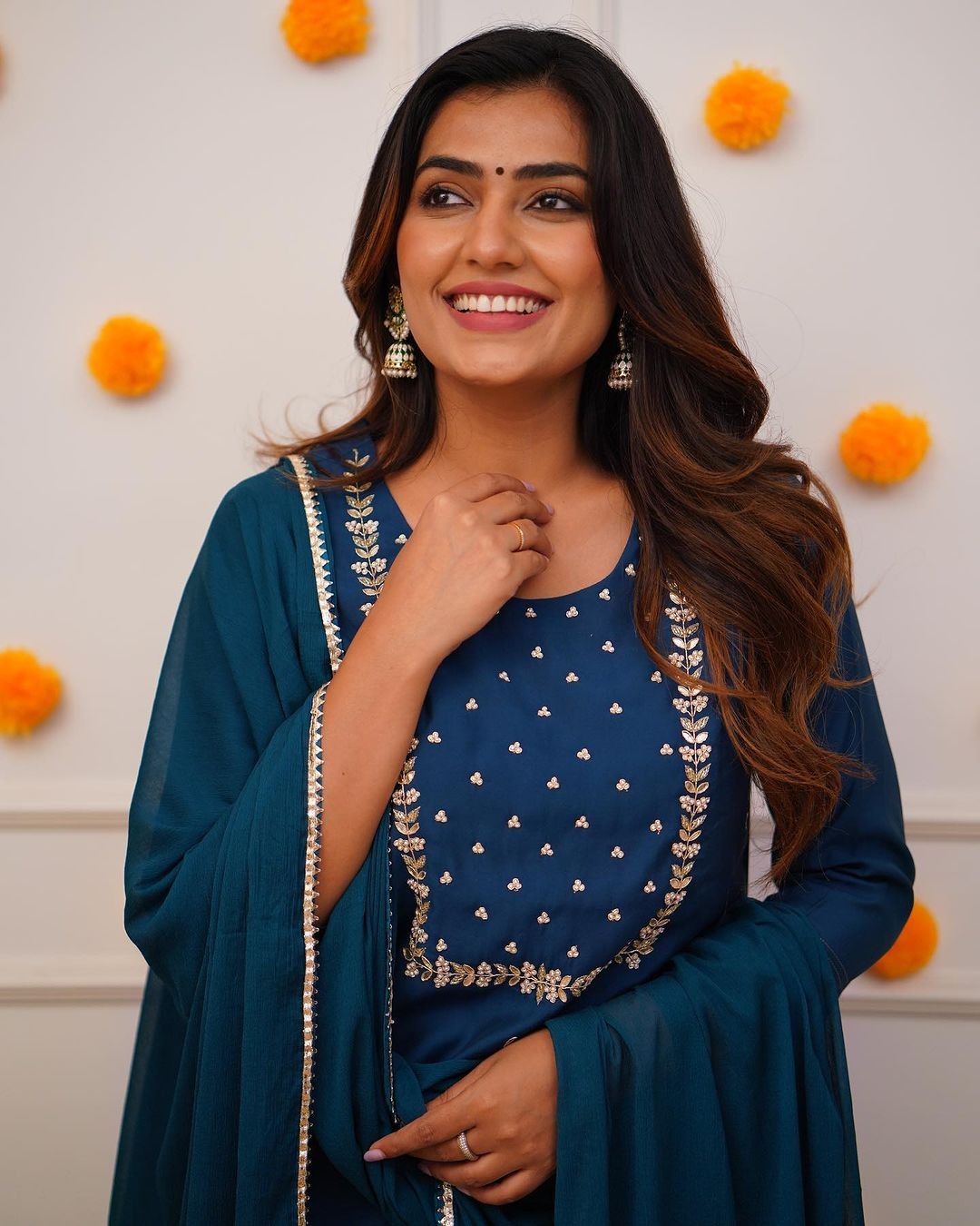 Women Embroidery Rayon Slub Kurta Set