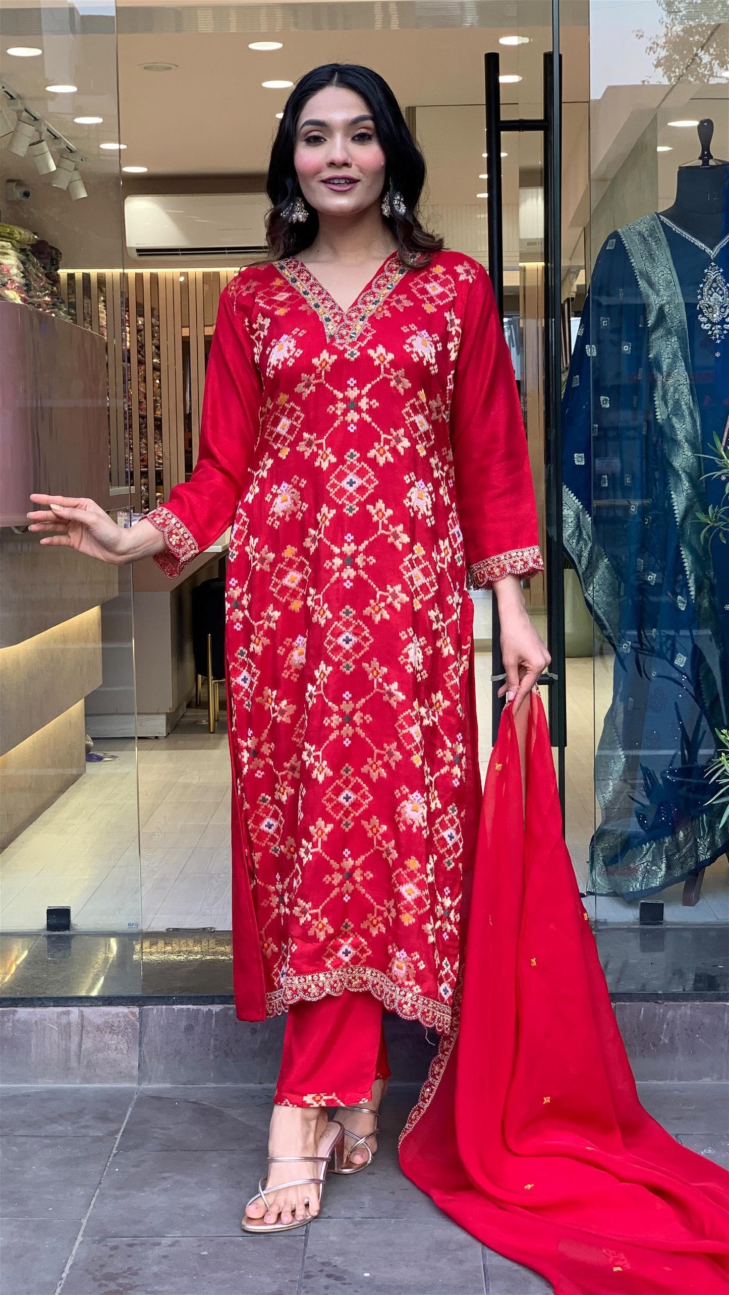 Patola Banarasi Viscose Nylon Jacquard Kurti With Silk Pant And Organza Dupatta