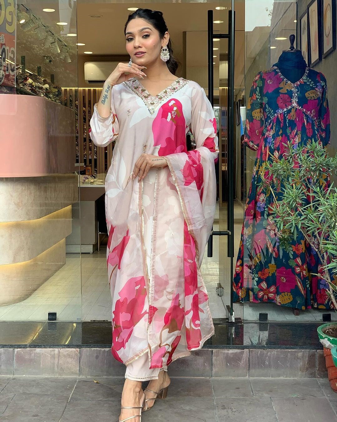 Women's Natural Crep Kurti Pant With Dupatta Collection