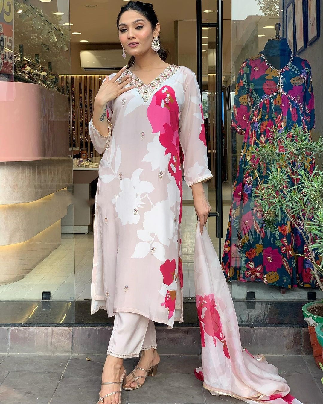 Women's Natural Crep Kurti Pant With Dupatta Collection