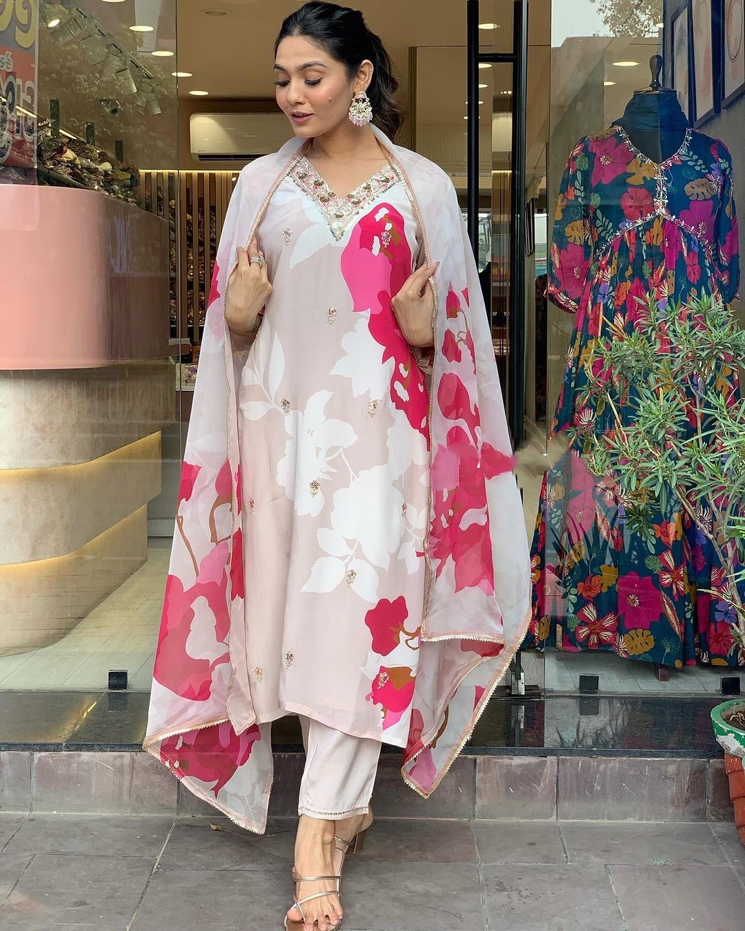 Women's Natural Crep Kurti Pant With Dupatta Collection
